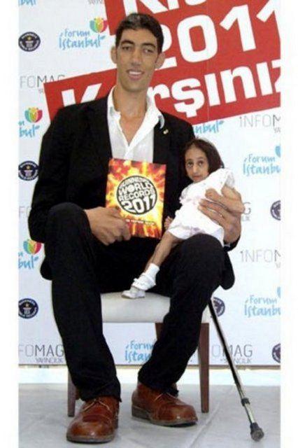 <p>Alman RTL Televizyonu, Osmaniye'nin Kadirli ilçesinde yaşayan ve 72.6 santimlik boy ile "Dünyanın En Kısa Kadını" olarak Guinness Rekorlar Kitabı'na giren 22 yaşında, 7 kilo ağırlığındaki Elif Kocaman'ın hayatını konu alan çekimler yaptı. Kadirli'ye gelen üç kişilik televizyon ekibi, ilk olarak Kocaman'ın evinde, daha sonra da eğitim gördüğü Kadirli İlköğretim Okulunda çekim yaptı</p>

<p> </p>
