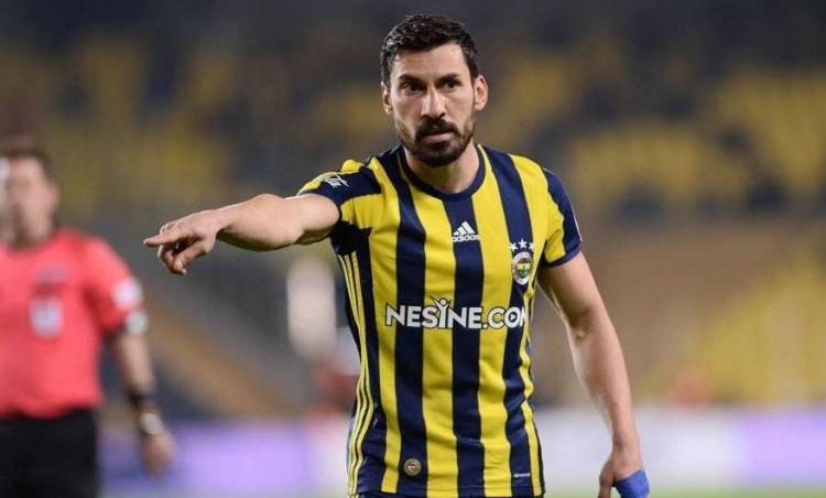 <p><strong>ŞENER ÖZBAYRAKLI </strong>| <strong>KALMALI | </strong>Bu sezon istikrarlı bir performans sergilediğini söyleyebiliriz. Savunma yönünde zaafiyetleri olsa da Süper Lig için yeterli bir isim. Ayrılması için bir sebep yok.</p>
