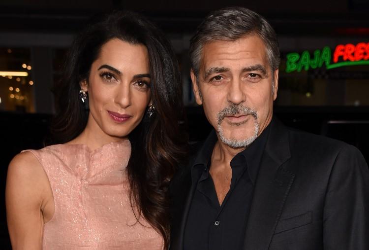 <p>Oscar ödüllü ABD'li aktör George Clooney ve uluslararası insan hakları avukatı eşi Amal, ikiz bebek beklediklerini açıklamıştı.</p>
