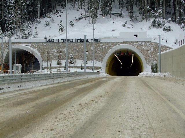 <p>Yolda herhangi bir sıkıntı olmadığında yaklaşık 35 dakikada aşılan Ilgaz Dağı yolunu geçiş süresi, 8 dakikaya düşecek.</p>

<p> </p>
