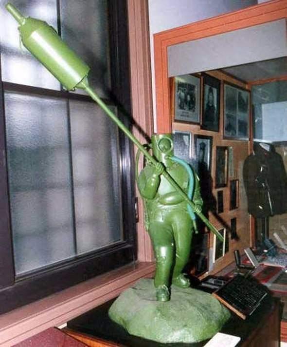 <p>Bu giysilerin savaşta kullanılıp kullanılmadığı belli değil ancak, A.B.D. çıkartma araçlarının ve bir mesaha aracının intihar yüzücüleri tarafından saldıra uğradıklarını gösteren raporlar bulunmakta.</p>

<p> </p>

