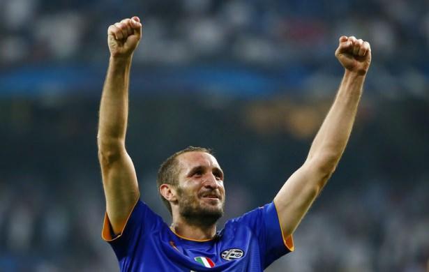 <p><strong>F.Bahçe için Chiellini iddiası</strong></p>
<p>İtalyan stoperin İstanbul’a gelerek Fenerbahçe ile görüştüğü iddia edildi. Ancak bu iddia doğrulanmadı.</p>