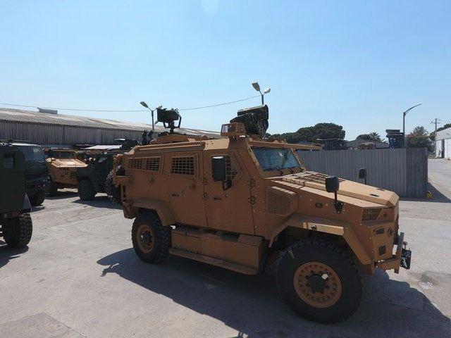 <p><strong>MİLLİ MOBİL LAZER SAHAYA ÇIKIYOR</strong></p>
<p>Bilim, Sanayi ve Teknoloji Bakanı Faruk Özlü, BMC'nin yeni nesil zırhlı aracı Amazon'a başarıyla entegre edilen milli mobil lazer savunma sisteminin, 13. Uluslararası Savunma Sanayii Fuarında (IDEF 17) tanıtılacağını bildirdi. Özlü, AA muhabirine, Türkiye Bilimsel ve Teknolojik Araştırma Kurumu (TÜBİTAK), Bilişim ve Bilgi Güvenliği İleri Teknolojiler Araştırma Merkezinin (BİLGEM) geliştirdiği, mobil lazer savunma sistemine ilişkin açıklamalarda bulundu. TÜBİTAK'ın son yıllarda çok önemli projelerle milli ve yerli teknolojiler geliştirdiğini anlatan Özlü, özellikle savunma sanayisi projelerinde büyük aşama kaydedildiğini söyledi.</p>