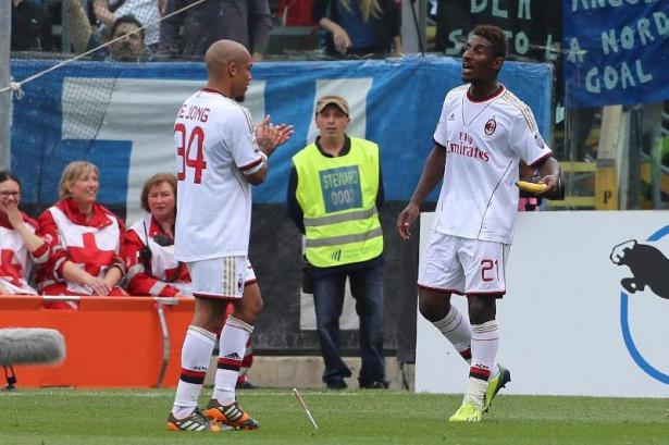 <p><strong>Irkçılık amaçlı muz ve fıstık fırlatıldı</strong><br />
<br />
Brezilya, Fransa, İskoçya ve İspanya'da birçok futbolcuya karşılaşmalar sırasında muz ve fıstık fırlatıldı. Neymar'a, 2011'de oynanan İskoçya ile Brezilya arasındaki hazırlık maçında, kullandığı penaltı atışını gole çevirdikten sonra muz atıldı.</p>