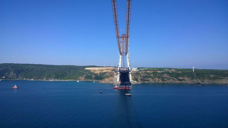 <p>İstanbul’un iki yakasını üçüncü kez birleştirecek olan Yavuz Sultan Selim Köprüsünde çelik tabliye montaj işlemlerinin yarısı bitti.</p>

<p><a href="http://video.haber7.com/video-galeri/58878-iste-3-koprude-son-durum" target="_blank"><strong>HABERİN VİDEOSUNU İZLEMEK İÇİN TIKLAYINIZ</strong></a></p>
