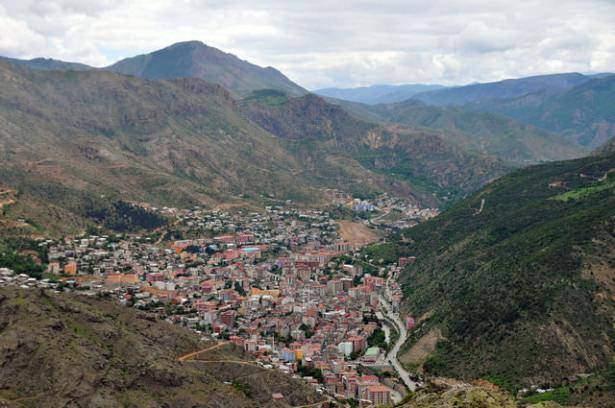 <p>İl: Gümüşhane<br />
İlçe: Merkez<br />
Mahalle: Hasanbey<br />
Nüfusu: 9713</p>
