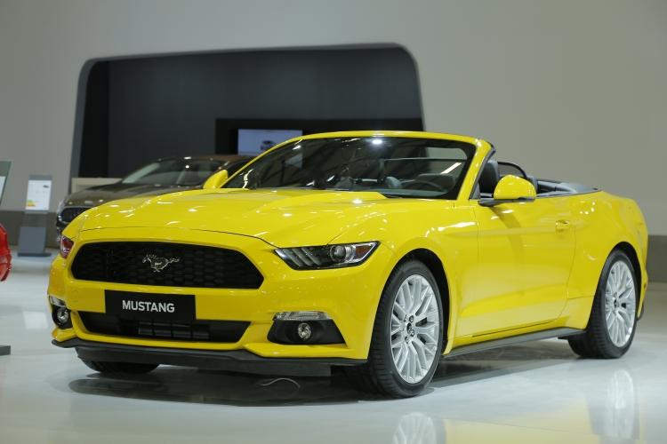 <p>İstanbul'daki fuarda daha çok spor tarafını ön plana çıkamak isteyen Ford bu kapsamda <span style="color:#FFA07A"><strong>Mustang</strong></span>, Focus RS, Focus ST ve Fiesta ST-Line gibi modellerini de sergiledi.</p>
