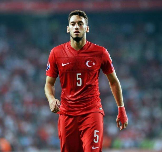 <p>- Kenan Sofuoğlu'nu arayıp olayı sordum, sen kimsin dedi. Odun Herif dedim, numaramı kimden aldın dedi. Sıkıntı değil sileriz deyip kapattım.</p>