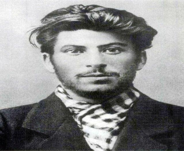 <p>Sürgün yıllarında Lidia Pereprygina adlı, kendinden 13 yaş küçük bir kadın ile ilişkisi oldu. Hatta kadın hamile kaldı lakin bebeği doğmadan kaybettiler.</p>