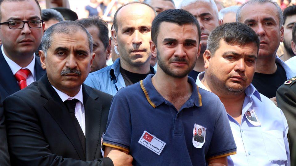 <p>Hakkari'nin Çukurca ilçesinde terör örgütü PKK mensuplarına yönelik sürdürülen operasyonda şehit düşen Astsubay Bahri Uçuş, memleketi Aydın'ın Kuyucak ilçesinde toprağa verildi.</p>