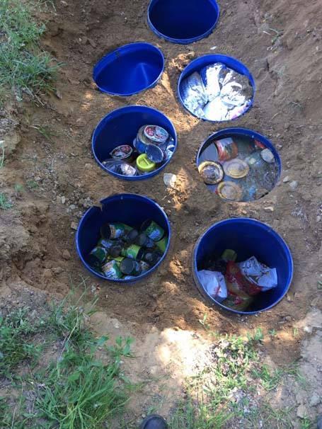 <p>"51 kilo kubar, 31 kilo toz olmak üzere toplam 82 kilo uyuşturucu madde ile 450 bin kök kenevir bitkisi ele geçirilmiş olup, kenevir bitkileri numune alınmasını müteakip yerinde imha edilmiş, kubar esrar maddeleri muhafaza altına alınmış, 1 şüpheli şahıs gözaltına alınmıştır. Bölgemizde yaşayan vatandaşların huzur ve güvenliğinin sağlanması ve teröristle mücadele kapsamında yürütülen operasyonel faaliyetlere artan bir azim ve kararlılıkla devam edilmektedir" bilgilerine yer verildi.</p>