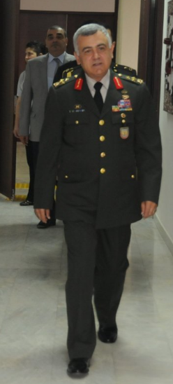 <p>Kara Kuvvetleri Eğitim ve Doktrin Komutanı Orgeneral Tahir Bekiroğlu</p>

<p> </p>
