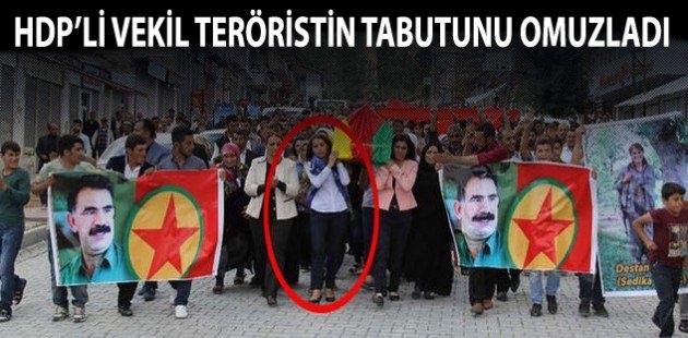 <p>Öte yandan, Hezer, 28 Ağustos'ta Tunceli'nin Nazımiye ilçesinde bir polisin şehit edildiği saldırının ardından çıkan çatışmada ölü ele geçirilen terör örgütü mensubu Sıdıka Yıldız'ın, Van'ın Başkale ilçesinde düzenlenen cenaze törenine katılarak, tabutunu taşımıştı. Hezer, ayrıca 17 Şubat'ta Ankara Merasim Sokak'ta asker ve 29 sivilin şehit olduğu bombalı terör saldırısını düzenleyen canlı bomba Abdulbaki Sömer için kurulan sözde taziye çadırını ziyaret etmişti.</p>
<p> </p>