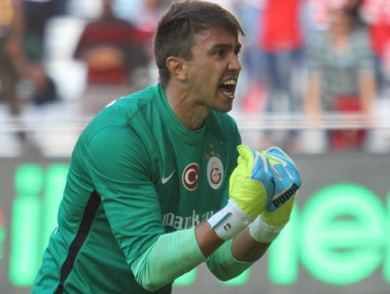 <p>FERNANDO MUSLERA - Bu maçta oynayabilmek için Uruguay Futbol Federasyonu'ndan özel izin talebinde bulundu. Derbide olmayı çok istiyor. Bu şartlarda sahaya çıkması en garanti futbolcu o.</p>
<p> </p>