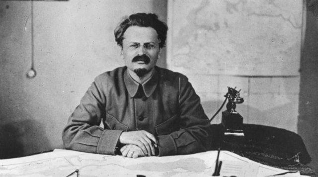 <p>Öldürülenler arasında 1919 Macar Devrimi'nin önderi Bela Kun ve Troçki'nin Rusya'daki aile üyeleri de vardı.</p>

<p>Troçki de 1940'ta Meksika'da bir NKVD ajanı tarafından öldürüldü.</p>
