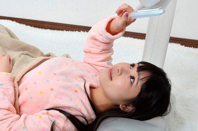 <p>Şişirilip kullanılan, küvete yerleştirilebilen hava yastığı fonksiyonuyla rahatlık sağlarken aparatı sayesinde akıllı telefon kullanımına da olanak sağlıyor. </p>

<p> </p>
