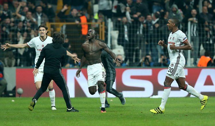<p>İngiliz ve İrlanda basını da Beşiktaş'ın 3-0 geriden gelip Benfica ile 3-3 berabere kalmasını manşetlerine taşıdı.</p>