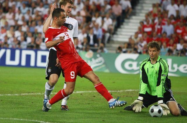 <p>Grup aşamalarında iki gol atan Semih, Hırvatistan maçının 122. dakikasında maçı penaltılara götüren golü atarken Almanya ile oynanan yarı final maçında da rakip ağları sarsmayı başarmıştı.</p>

<p> </p>
