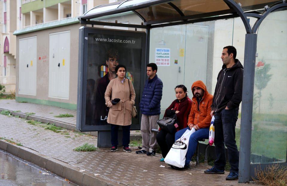 <p>Yılmaz, devletin imkanlarının vatandaşlara kullandırılması gerekirken, belediyenin buna engel olduğuna işaret ederek, insanların yaşadıkları mağduriyetin dile getirilmesi gerektiğini aktardı.</p>

<p> </p>
