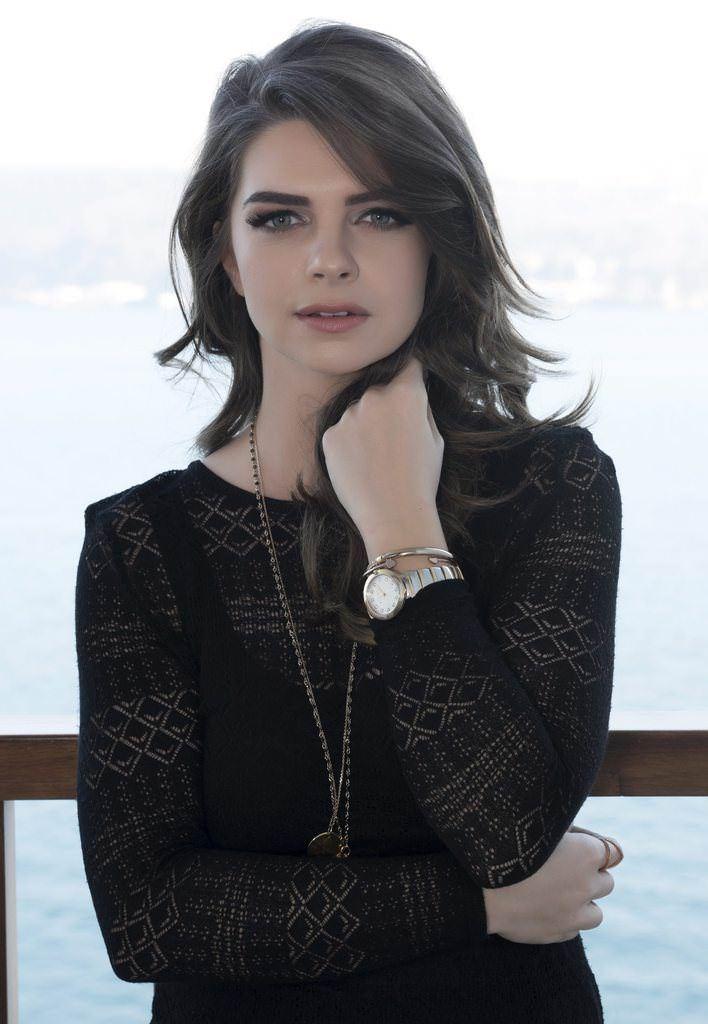 <p><strong>Pelin Karahan</strong></p>

<p>1.60 cm</p>
