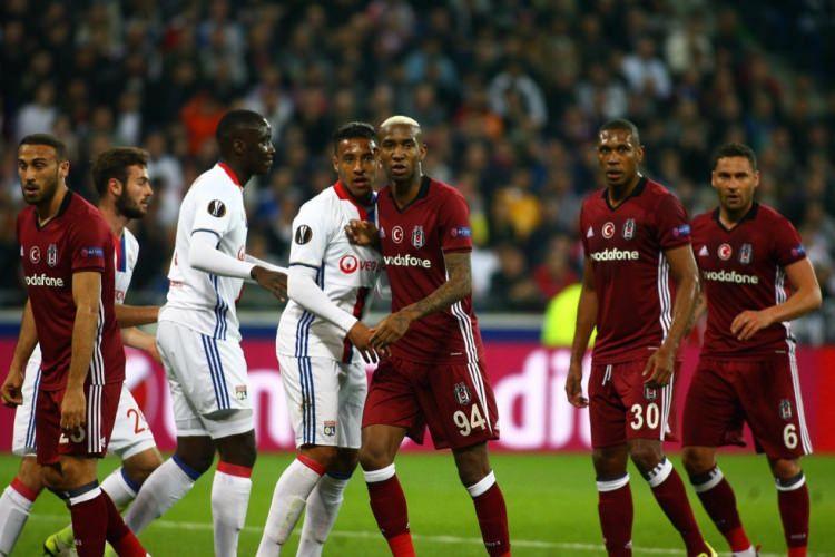 <p>İngiltere’de de maç geniş yer buldu. The Sun gazetesi, Fabricio’nun maçın kaderini etkilediğini yazarak, “Fabri’nin korkunç hataları, 2 dakikada 2 gol, Lyon geri döndü” yorumunda bulundu.</p>