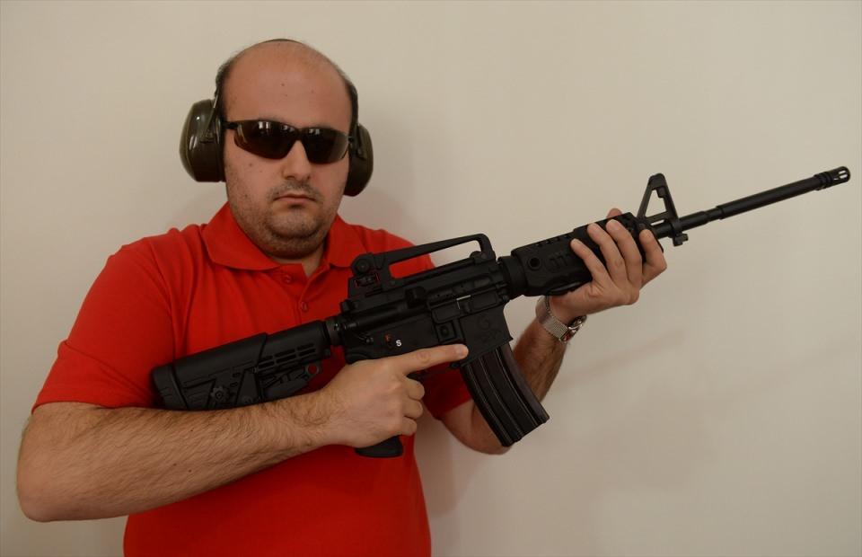 <p>ABD başta olmak üzere birçok devlet tarafından "MC 28" modellerdeki tabancanın talep edildiğini bildiren Nesil, "Özellikle ABD ve Batılı diğer ülkelerin polimer tabancamız dikkatini çekti ve ciddi oranda talep söz konusu. Amerika'daki özel kuruluşlar, büyük dağıtıcılar talep gösteriyor." dedi.</p>
<p> </p>