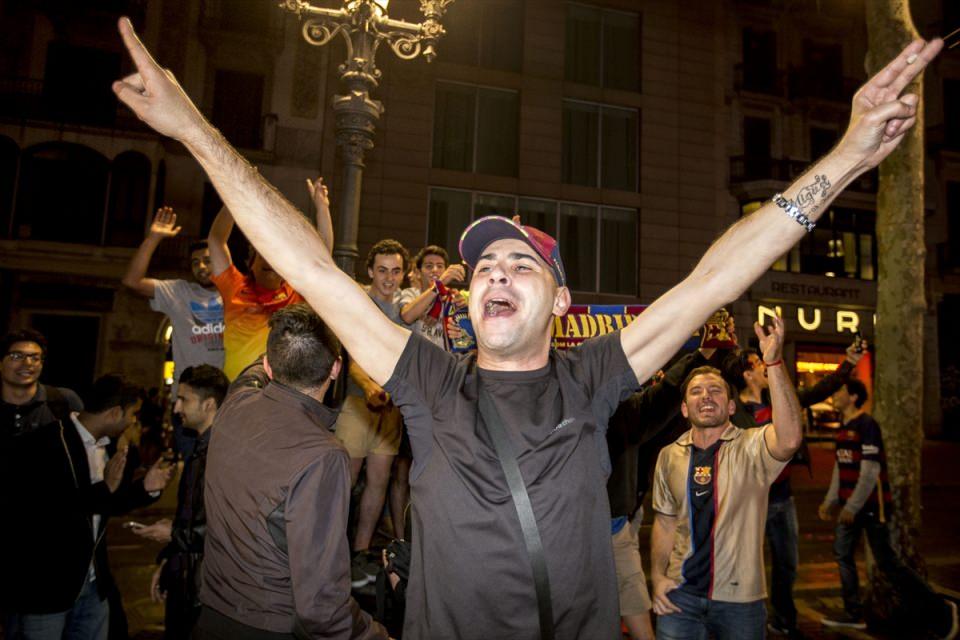 <p>İspanya 2015-2016 Kral Kupası finalinde Barcelona, Sevilla takımını yenerek kupanın sahibi oldu. Barcelona'da düzenlenen kutlamalara yüzlerce Barcelona taraftarı katıldı.</p>
<p> </p>