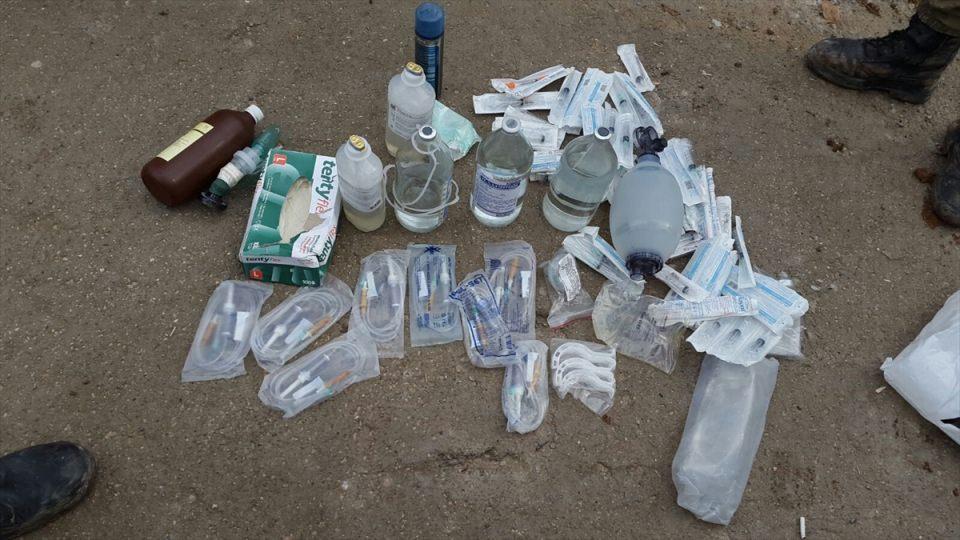 <p>Terör örgütü PKK'ya yönelik operasyonların sürdüğü Şırnak'ın Silopi ilçesinde teröristlerce kullanılan çok sayıda patlayıcı, silah, mühimmat ve tıbbi malzeme ele geçirildi.</p>

<p> </p>
