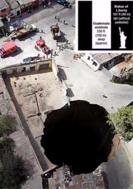 <p>Chuquicamata Çukuru: Chuquicamata Şili'de bulunan bir bakır madeni</p>

<p> </p>
