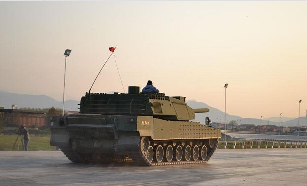 <p>Otokar’ın ana yüklenicisi olduğu milli ana muharebe tankı Altay’ın seri üretiminde görev almaya hazır olduklarını belirten Ali Y. Koç, “Bu görev için yetişmiş insan kaynağımız ve deneyimimizle Ülkemiz için en iyiyi sunmaya hazırız.</p>