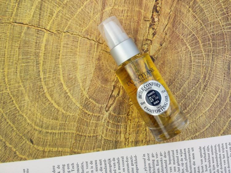 <p><strong>10. L'occitane Shea Comforting Face Oil</strong></p>

<p>Hızlı emilme ve ciltte ipeksi bir his bırakmayı vaat eden Shea Comforting Face Oil, cildin rahatlamasını, beslenmesini ve yenilenmesini sağlıyor. Aynı zamanda formulündeki %5 shea ve marula yağı ile %100 doğal bir üründür.</p>
