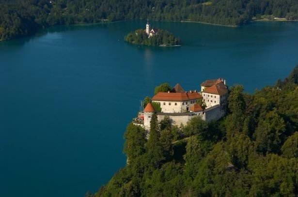 <p>Bled kalesi - Slovenya</p>

<p> </p>
