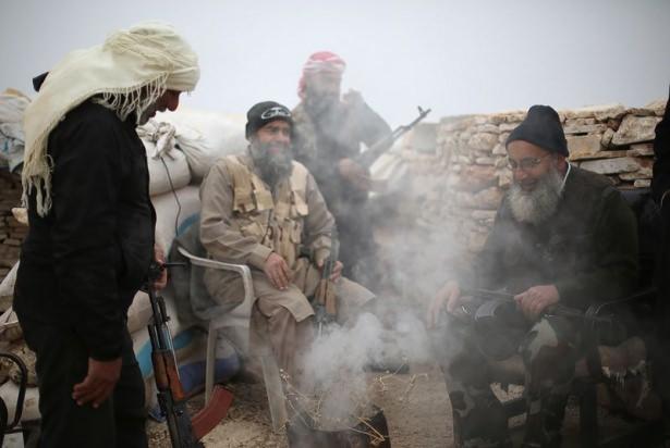 <p>Zamanlarının &ccedil;oğunu mevzilerde ve cephe hattında ge&ccedil;iren g&ouml;n&uuml;ll&uuml; yaşlılar arasında, avukat, m&uuml;hendis, &ouml;ğretmen ve esnaf gibi &ccedil;eşitli meslek grubundan kişiler yer alıyor.</p>

<p>&nbsp;</p>
