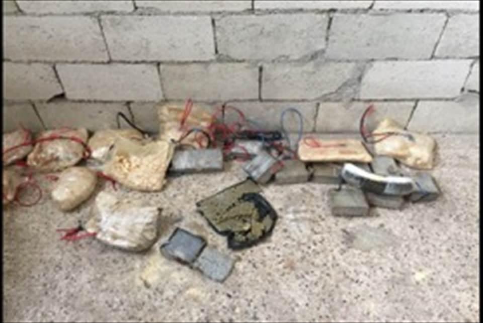<p>Cerablus sakinlerinden olduğu belirlenen aracın şoförü Muhammed Rahim de görevinin araçtaki bombanın kumandasını Münbiç'ten getirmek olduğunu kaydederek, "Aracı Cerablus'un çevresinde Türk konvoyunun geçişi sırasında patlatmak istiyorduk." itirafında bulundu.</p>
