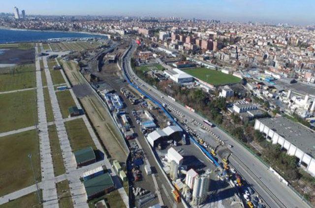 <p>Proje için layık görülen ödülü ATAŞ Yönetim Kurulu Başkanı Başar Arıoğlu aldı. Arıoğlu, törende yaptığı konuşmada, Avrasya Tüneli'nin hem Türkiye hem de dünya mühendisliği açısından bir gurur kaynağı olduğunu belirterek, dünyanın ilgisini çeken bir projeyi İstanbul'da hayata geçirdiklerini bildirdi.</p>
<p> </p>