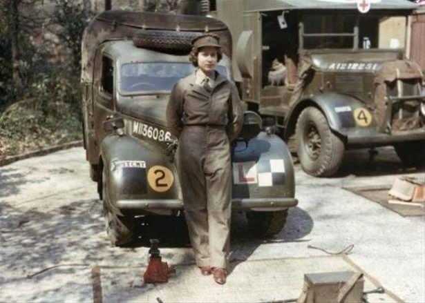<p>Kraliçe Elizabeth'in , İkinci Dünya Savaşı'ndan kalan askeri hizmet fotoğrafı</p>
<p> </p>