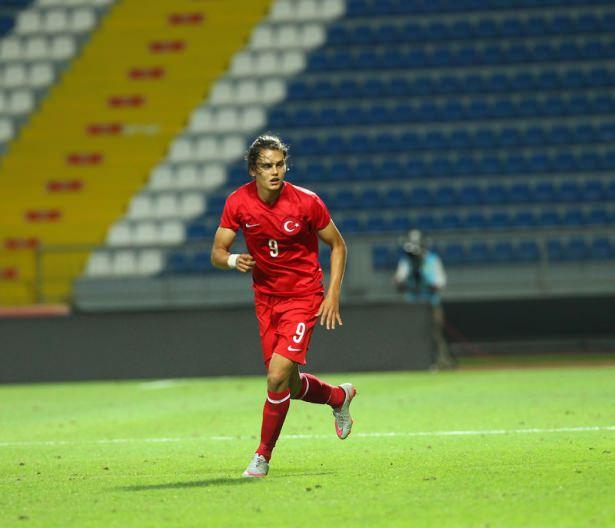 <p>ŞÜPHELİ - Enes Ünal (Nac Breda)</p>
