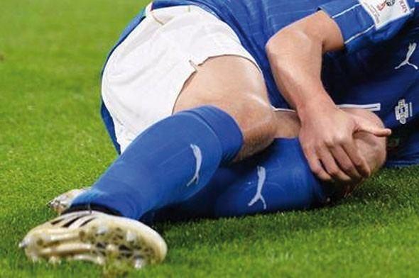 <p>Futbol tarihine damga vurmuş ve hala mevcut spor yaşamlarına devam eden oyunculardan oluşan sakatlıklar listesinde birbirinden ilginç sakatlık hikayeleriyle karşılaşacaksınız...</p>
