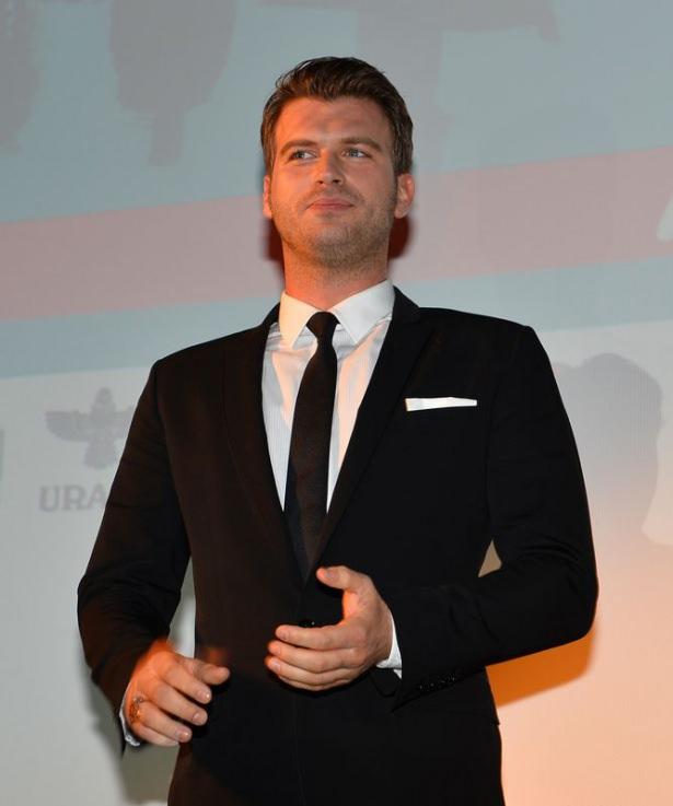 <p><strong>Kıvanç Tatlıtuğ</strong></p>

<p> </p>
