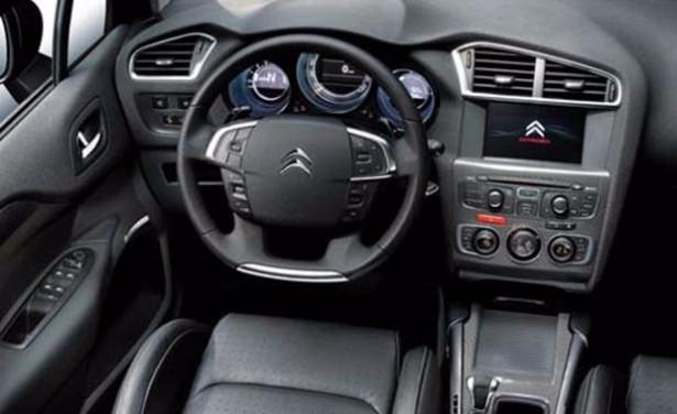 <p>Citroen C4 1.6 MCPE-HDI 115 HP Dizel Ortalama yakıt tüketimi 100 kilometrede 4.6 litre</p>
<p> </p>