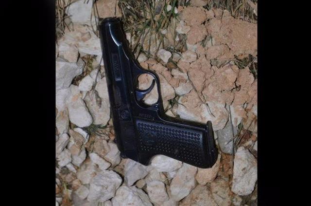 <p>Cumhuriyet Savcılığının talimatı üzerine operasyon ile ilgili adli işlemlere başlanırken, ele geçirilen uyuşturucu maddelere el konuldu.</p>
<p> </p>