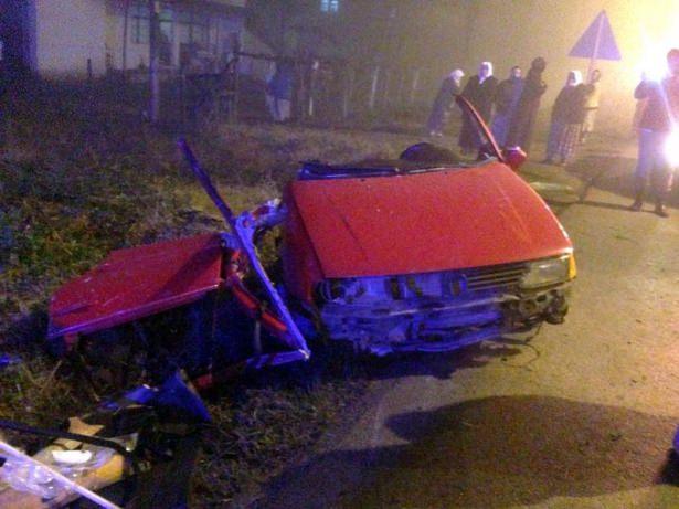 <p>Samsun'un Terme ilçesinde minibüsle çarpışan otomobilin LPG tankının patladığı kazada 6 kişi öldü, 4 kişi yaralandı.</p>

<p> </p>
