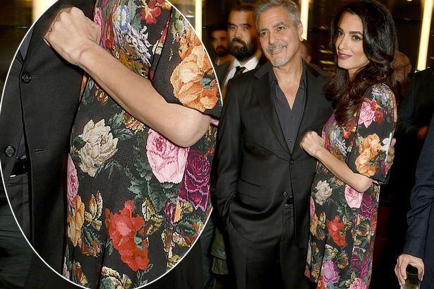<p>İtalya ve İngiltere arasında yaşayan Clooney çiftinin ABD'de ev almaları, ünlü .çiftin kalıcı olduklarını gösterdi. </p>
