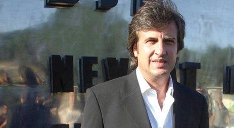 <p><strong>ALİ GÜLTİKEN: "BEŞİKTAŞ, 2-1..."</strong><br />
<span style="color:rgb(102, 102, 102)">İki takımda yaralı. Fenerbaghçe ligde mağlubiyet alırken, Beşiktaş Avrupa Kupası'nda hüsran yaşadı. İki takım için de çok zor bir maç ama başlangıç şartlarına rağmen lig şartlarına baktığımzıda puan avantajı olarak Beşiktaş'ın önemli bir avantajı var. Bu herşeye rağmen maça başlangıçta stratejik üstünlük getirir ama sadece başlangıç noktasında. Tabii sonra işin içine kadro, oyun stratejisi, teknik adamın etkinliği giriyor. Beşiktaş kontrayı iyi oyunuyor. Bu stratejiyi iyi uygularsa Beşiktaş'ın bu maçta favori olduğunu ve 2-1 kazanacağını düşünüyorum.</span></p>

