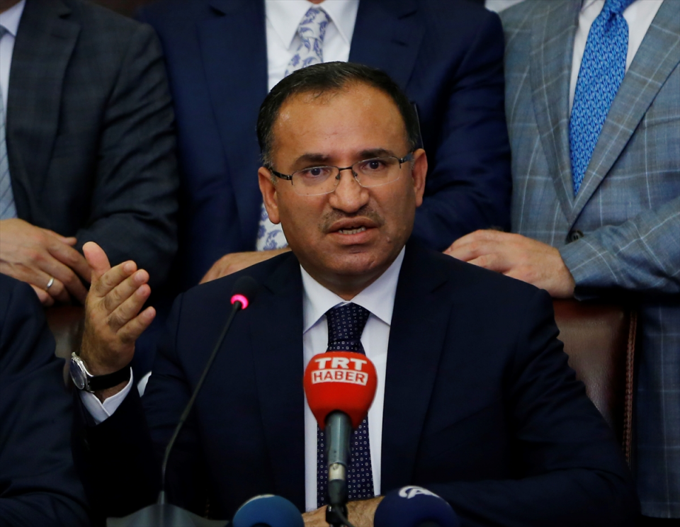 <p><strong>BAŞBAKAN YARDIMCISI BEKİR BOZDAĞ</strong><br />
<br />
Uludağ Üniversitesi İlahiyat Fakültesi Selçuk Üniversitesi Hukuk Fakültesi</p>