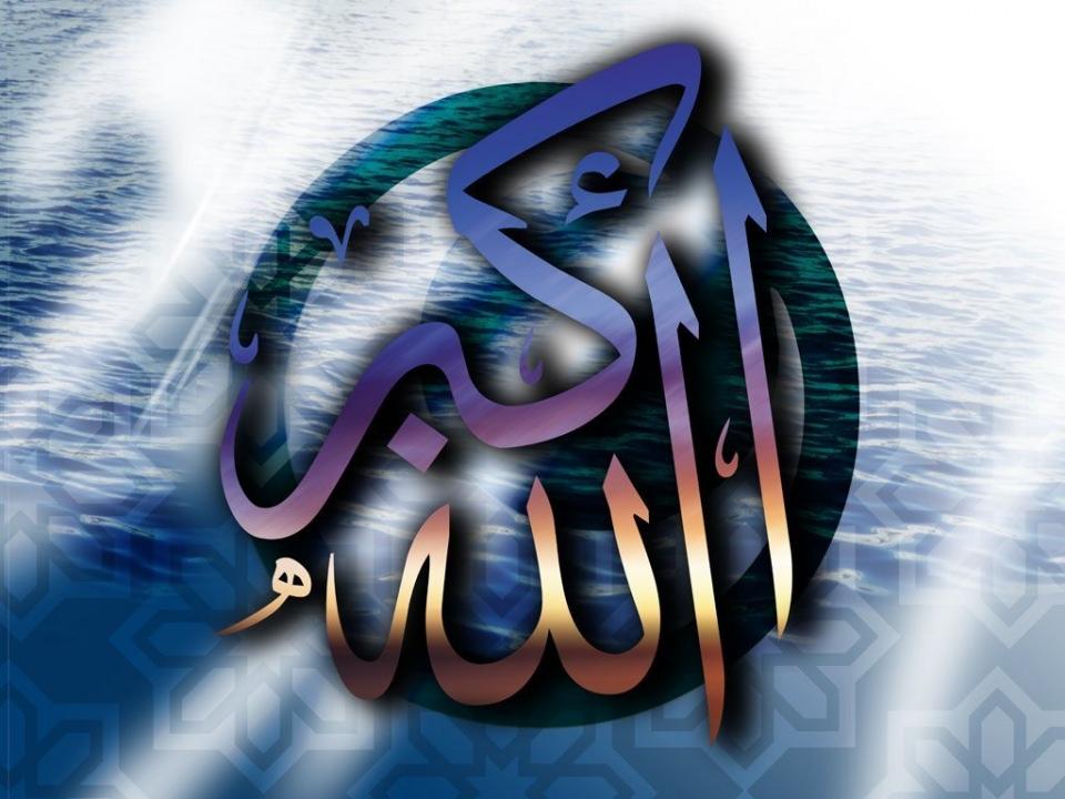 <p>Peygamber Efendimiz (S.A.V) daha sonra eve döner, besmele çekerek içeri girer, sol tarafından başlayıp ayakkabısını çıkarır, ev halkına selâm verirdi.</p>
<p> </p>
