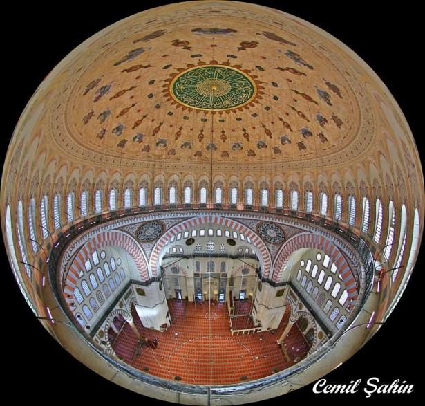 <p><span style="color:#FFD700"><strong>Süleymaniye Camii kubbe</strong></span></p>
