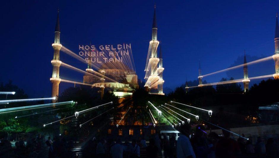 <p><strong>RAMAZAN BAYRAMI</strong></p>
<p>Ramazan Bayramı'nda bu sene uzun tatil gözükmüyor. </p>