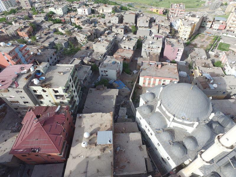 <p>Teröristlerin kaçma ihtimaline karşı kırsalda önlemler artırıldı.</p>

<p> </p>
