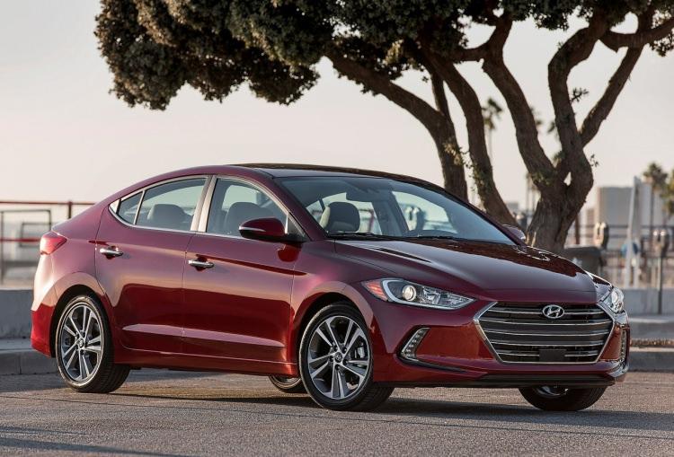 <p>Hyundai Elantra</p>
<p>2017 çıkışlı başlangıç fiyatı: 73.000 TL<br />
2016 çıkışlı başlangıç fiyatı: 66.500 TL</p>